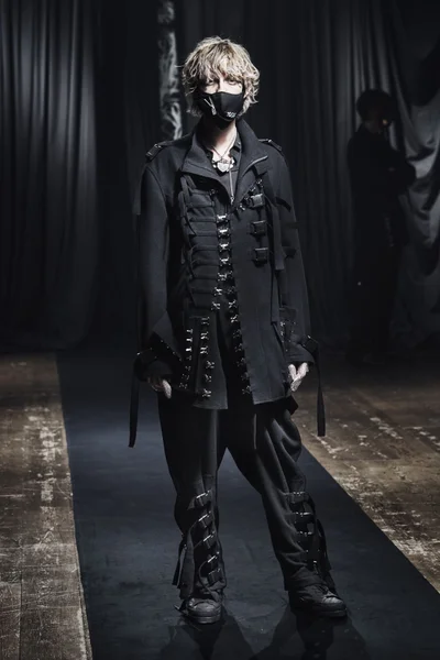 Look 8